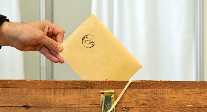 Erken Seçim Tartışmaları: Gündemdeki Nedenler ve Sonuçlar Türkiye’nin siyasi gündeminde