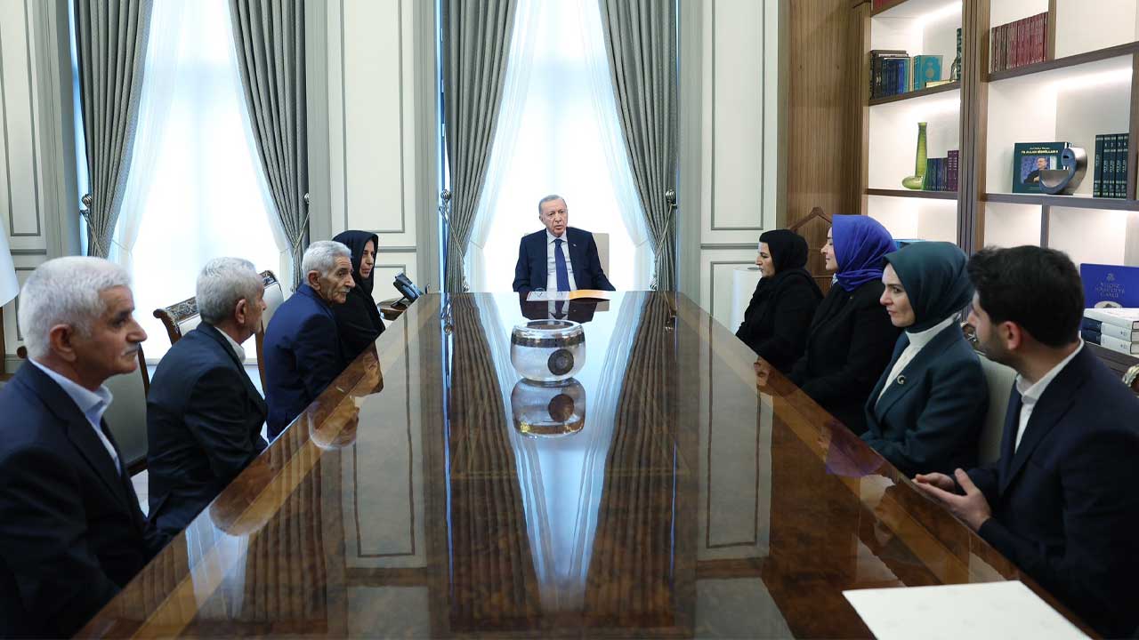 Cumhurbaşkanı Erdoğan’dan 36 yıl önce PKK’nın katlettiği Aykut ve Boz ailelerinin yakınlarına ziyaret