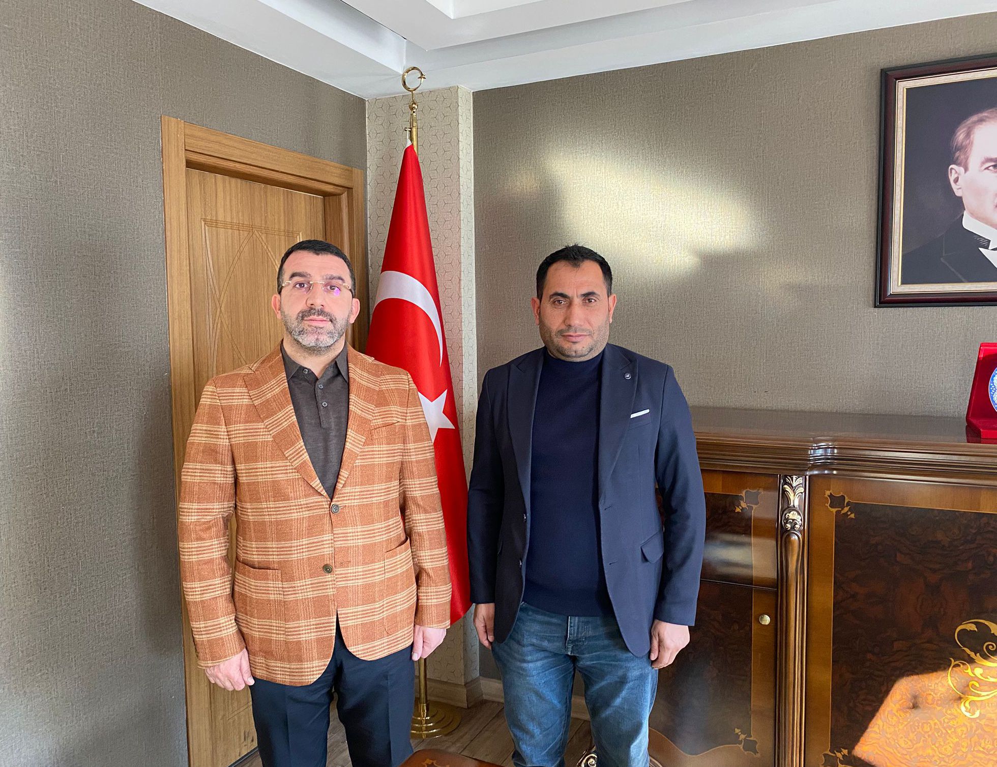 AK Parti Heyeti, Digor Belediye Başkanı Adem Oyman’ı Ziyaret Etti