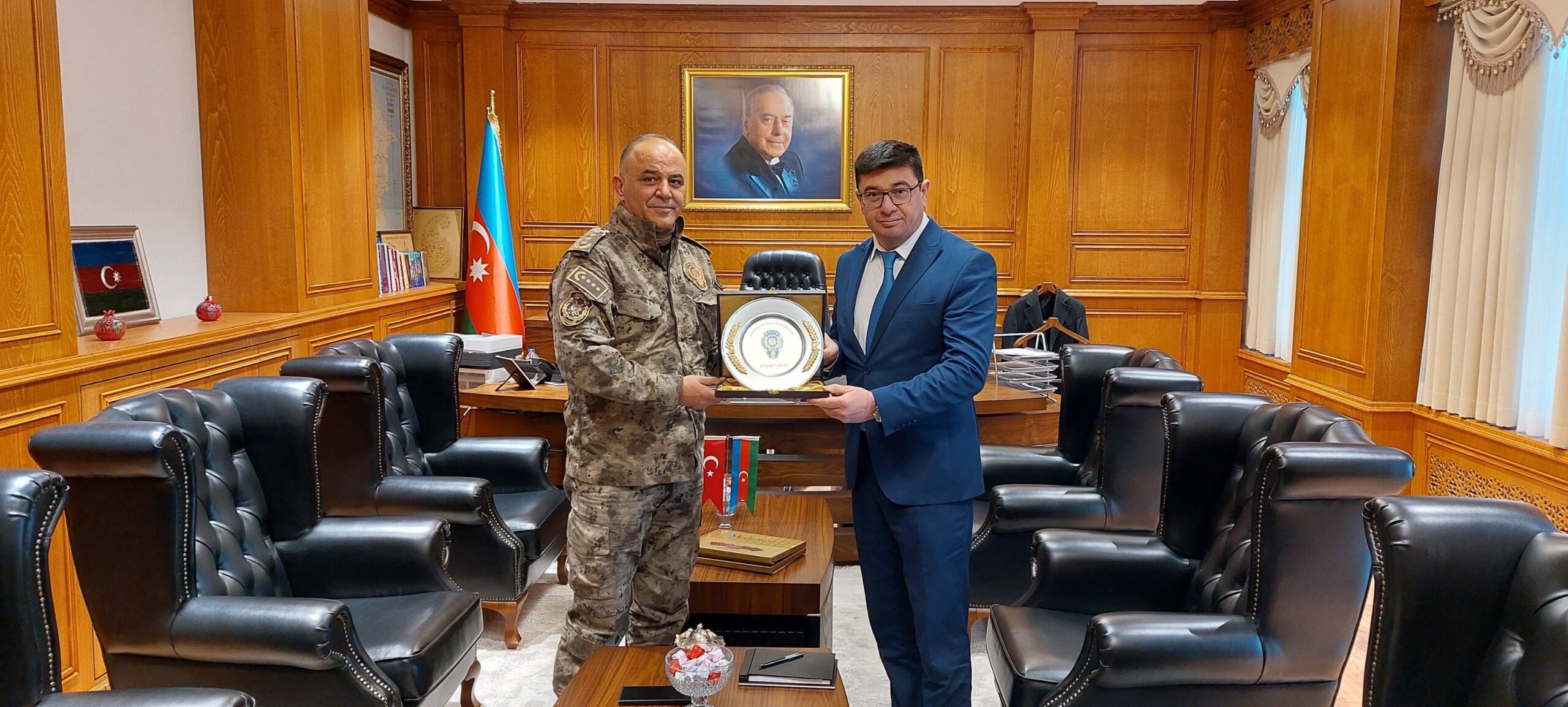 Kars İl Emniyet Müdürü Mehmet Ömür Saka’dan Azerbaycan Başkonsolosu Zamin Aliyev’e Ziyaret