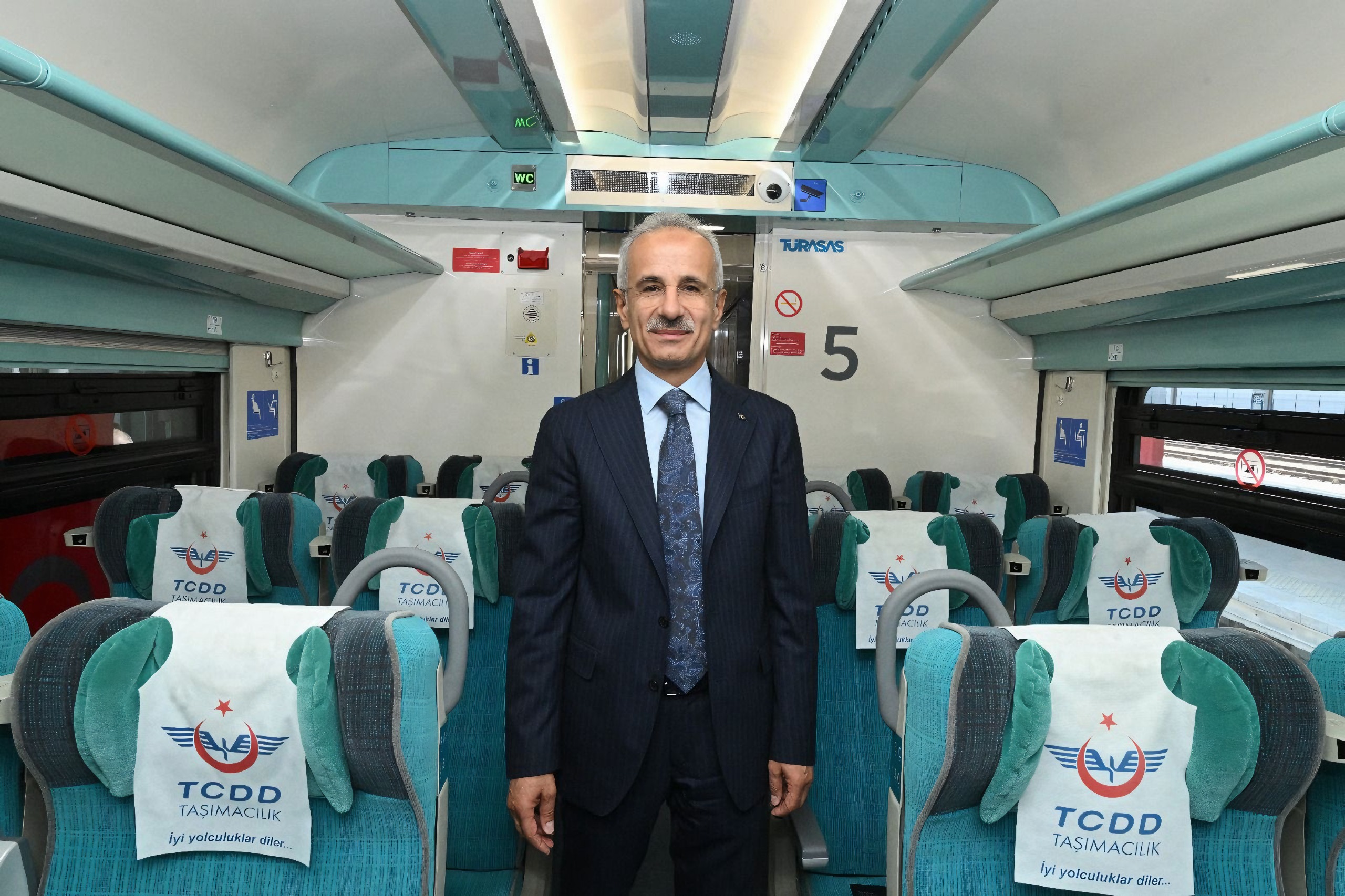 Bakan Uraloğlu duyurdu; Ara tatilde YHT’lere ek sefer