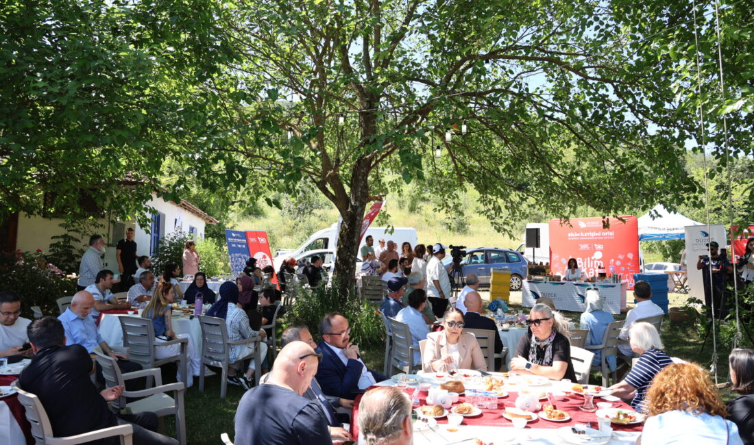 Düzce Üniversitesi’nin Bilim Kafe Etkinliği Yoğun İlgi Gördü