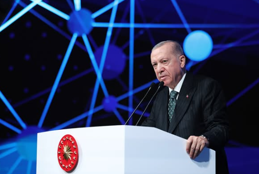 Cumhurbaşkanı Erdoğan’dan Dijital Platformlara Eleştiri: “Evlatlarımızı dijital derebeylerin insafına terk edemeyiz”