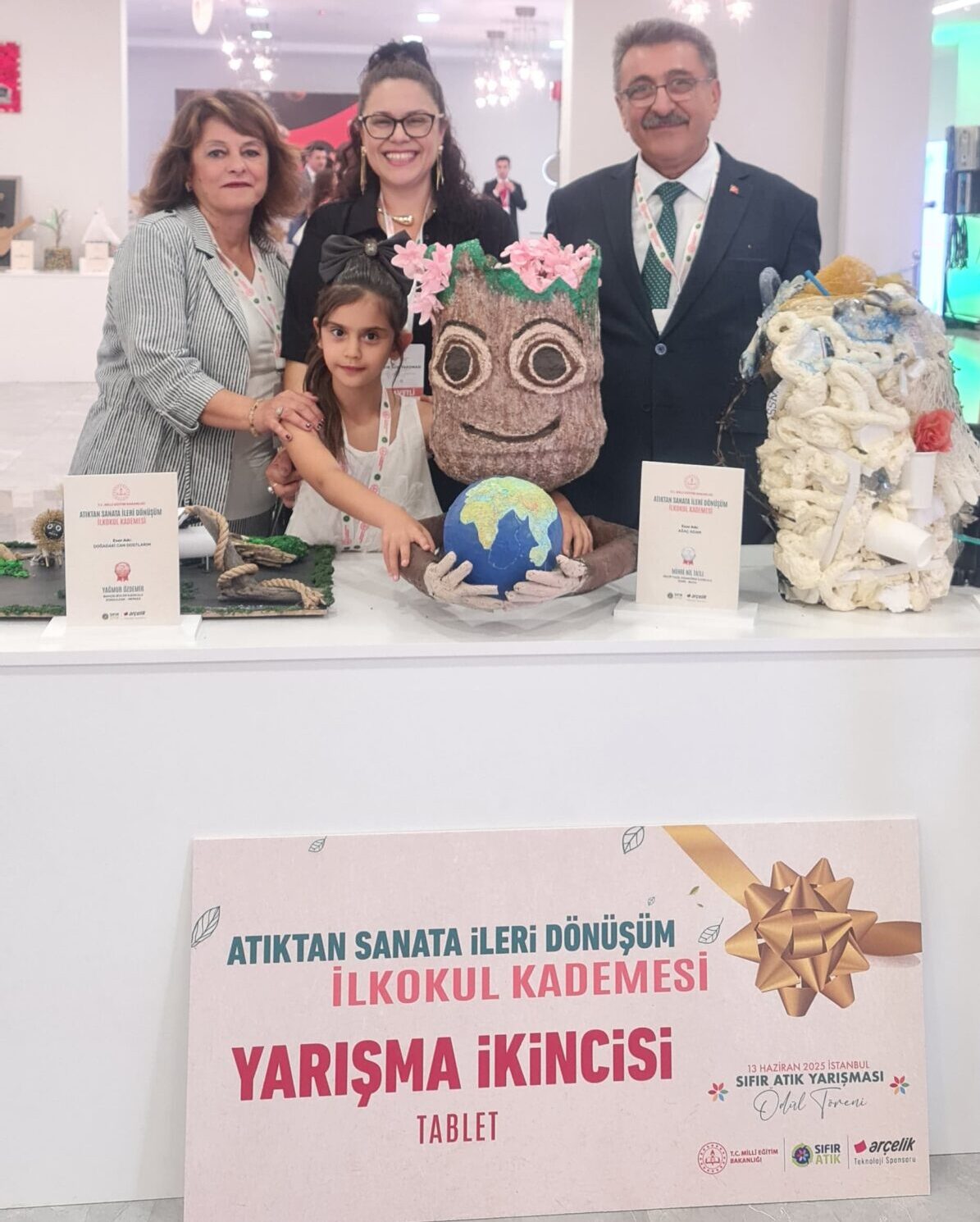 Buca’lı Minik Mihri Nil Tatlı, “Sıfır Atık Yarışması”nda Türkiye İkincisi Oldu