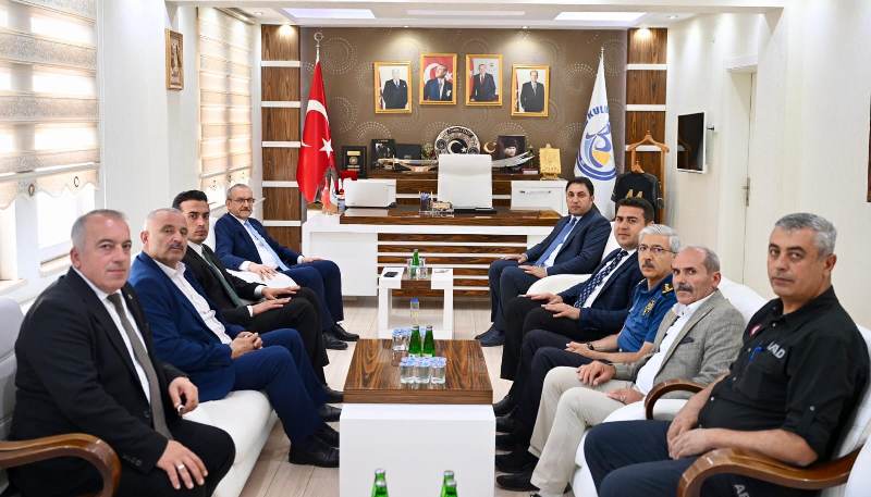 Vali Seddar Yavuz, Kuluncak’ta Deprem Çalışmalarını ve Yatırımları Yerinde İnceledi