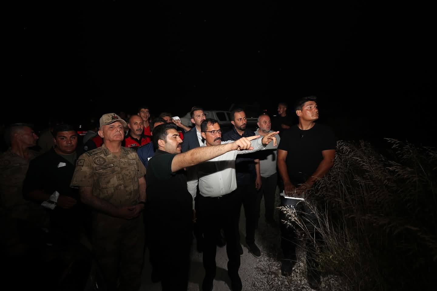 Suriye’deki yangın Türkiye sınırına ulaştı, Yayladağı’nda teyakkuz var