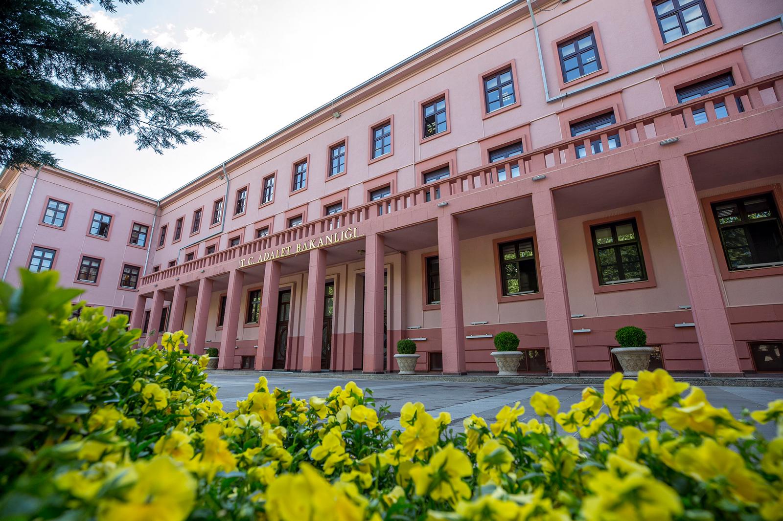 Adalet Bakanlığı 20 Bin Yeni Personel Alımı Gerçekleştirecek