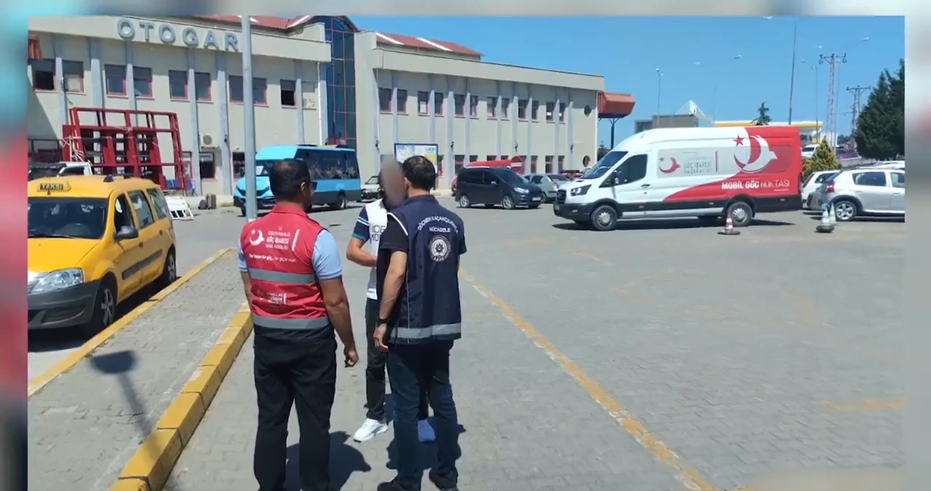 İçişleri Bakanı Yerlikaya: 32 Göçmen Kaçakçısı ile 572 Düzensiz Göçmen Yakalandı