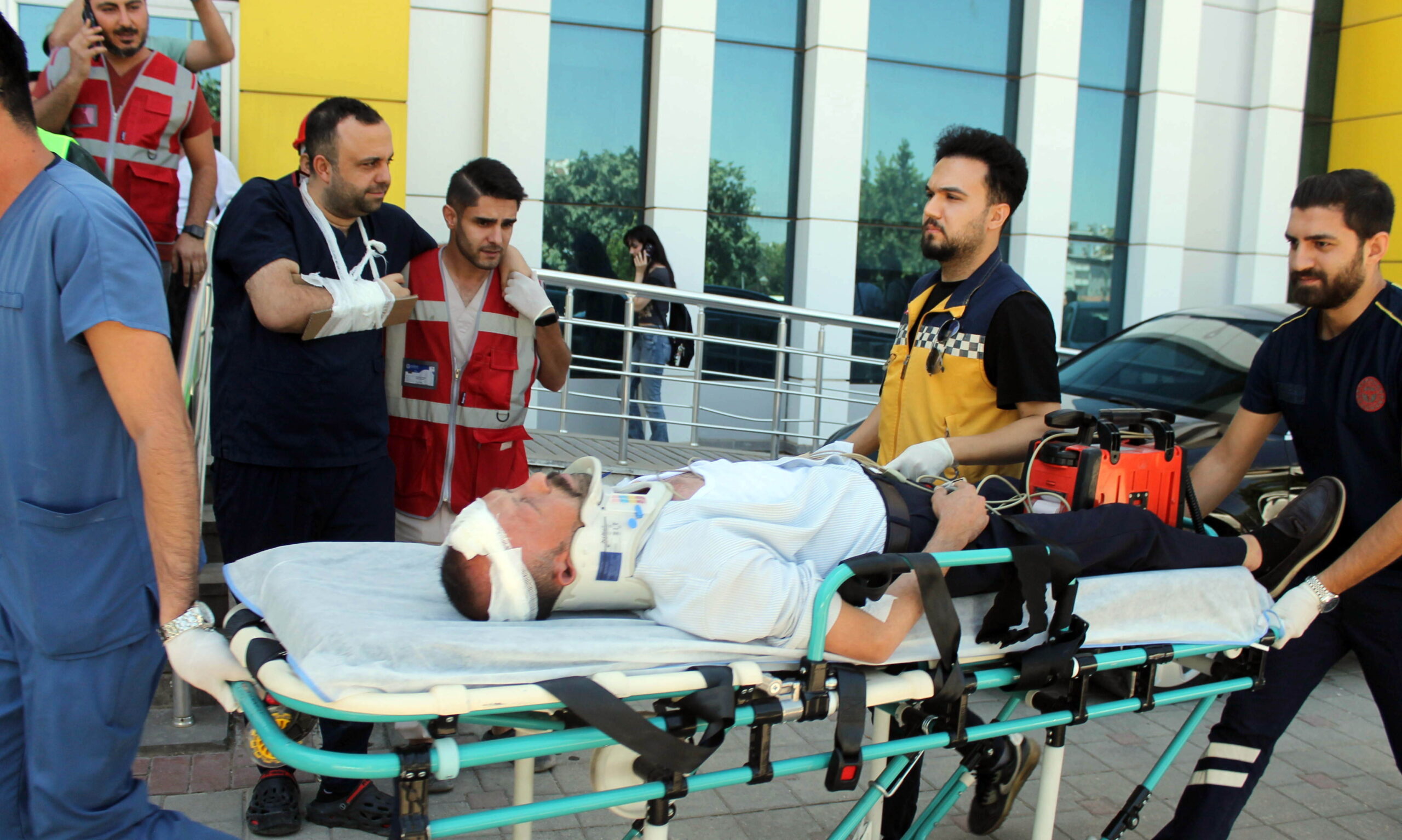 GAÜN Diş Hekimliği Hastanesi’nde Gerçeğini Aratmayan Deprem Tatbikatı!