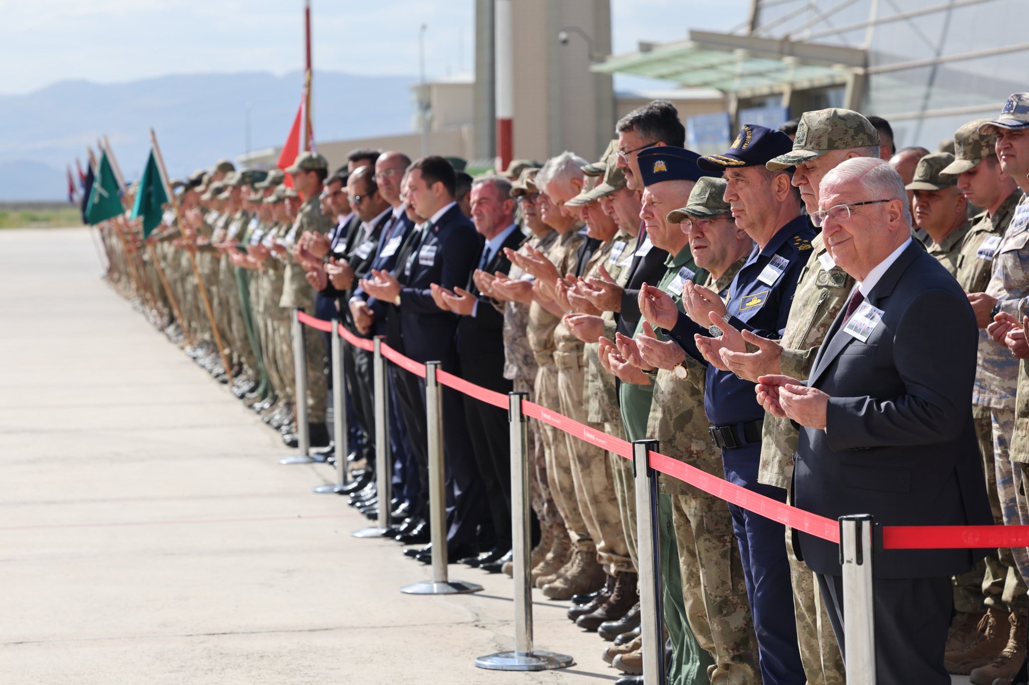 Milli Savunma Bakanı Yaşar Güler Yüksekova’da Şehitlerimizi Uğurladı: “Acımız Büyük, Hislerimiz Tarifsiz”