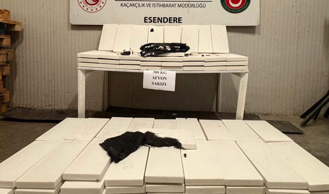 Hakkari’de 300 Kilo Afyon Sakızı Ele Geçirildi: TIR’da Uyuşturucu Seferi Çökertildi