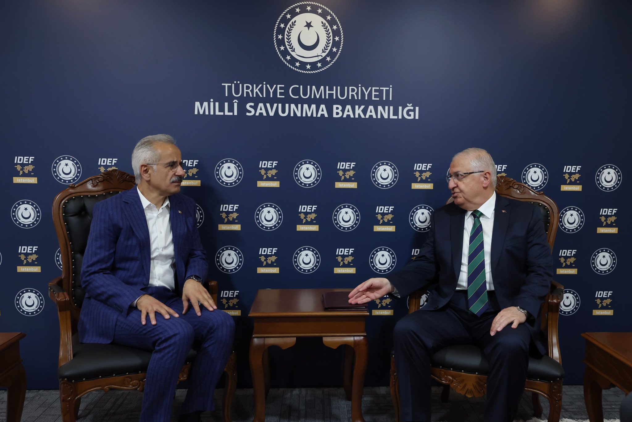 Bakanlar Güler ve Uraloğlu, IDEF 2025 Fuarı’nda Bir Araya Geldi