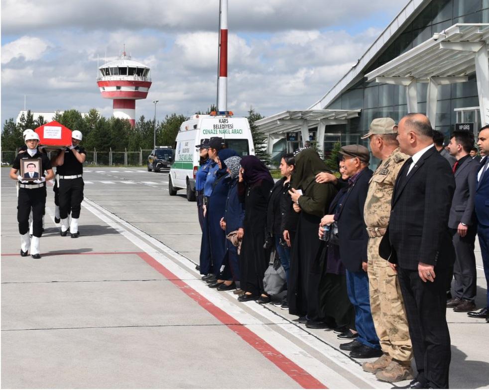 Şehit Polis Memuru Deniz Yaşın, Kars’ta Düzenlenen Törenle Gözyaşlarıyla Uğurlandı