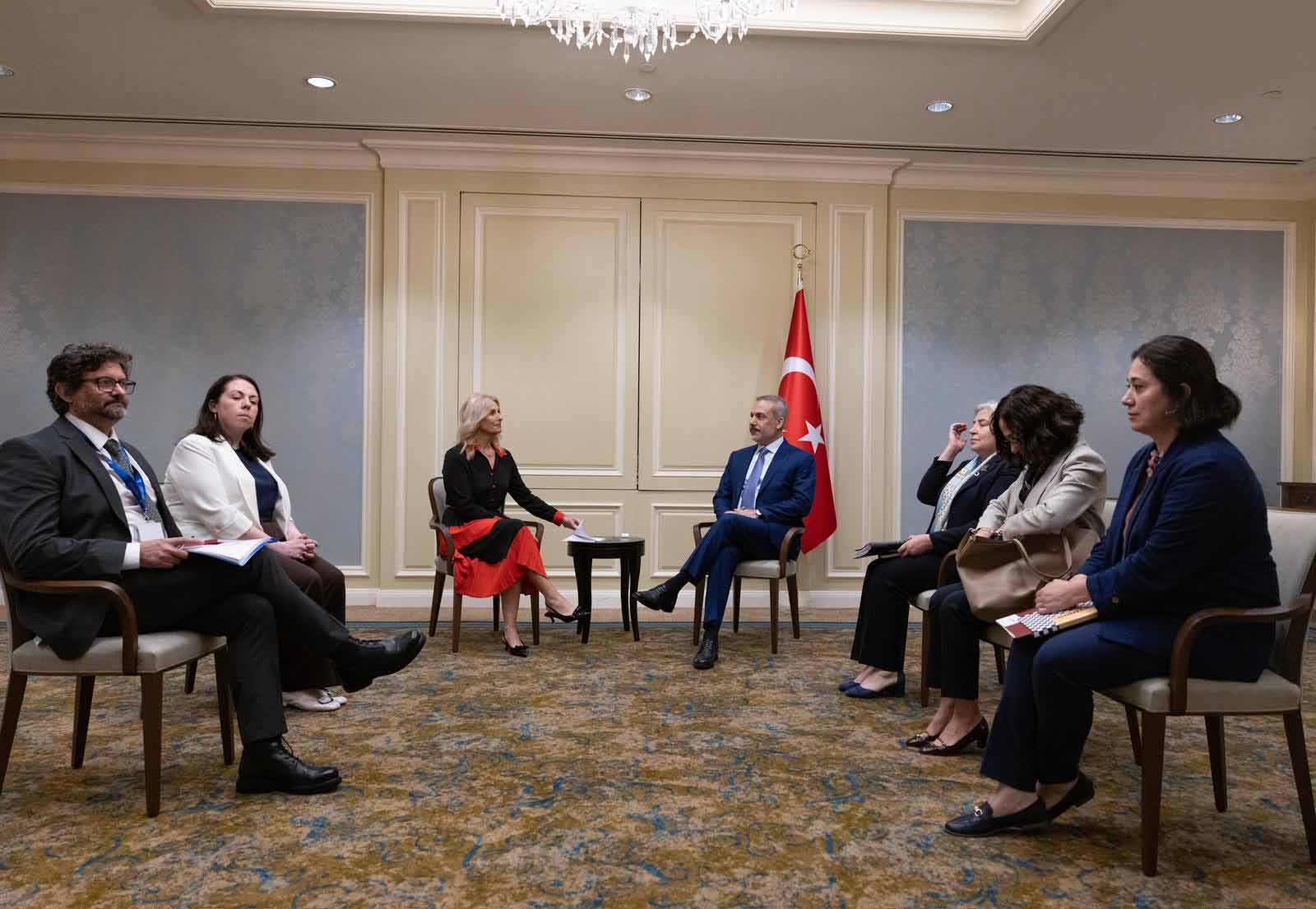 Hakan Fidan, İrlanda’da Dostluk Grubu Üyeleriyle Bir Araya Geldi