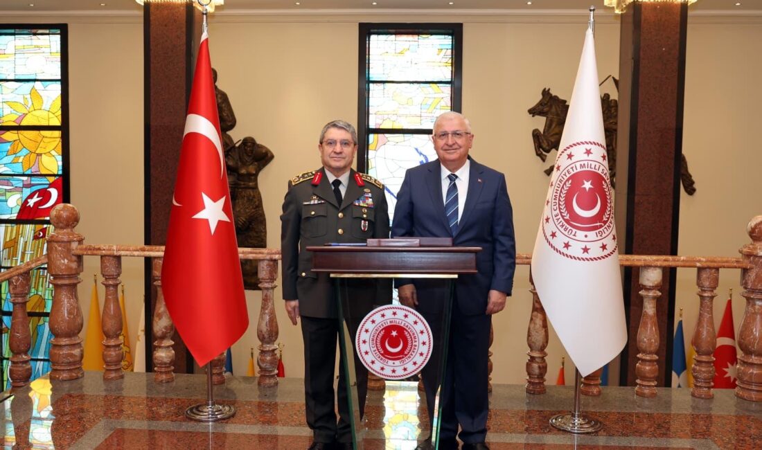 Milli Savunma Bakanı Yaşar