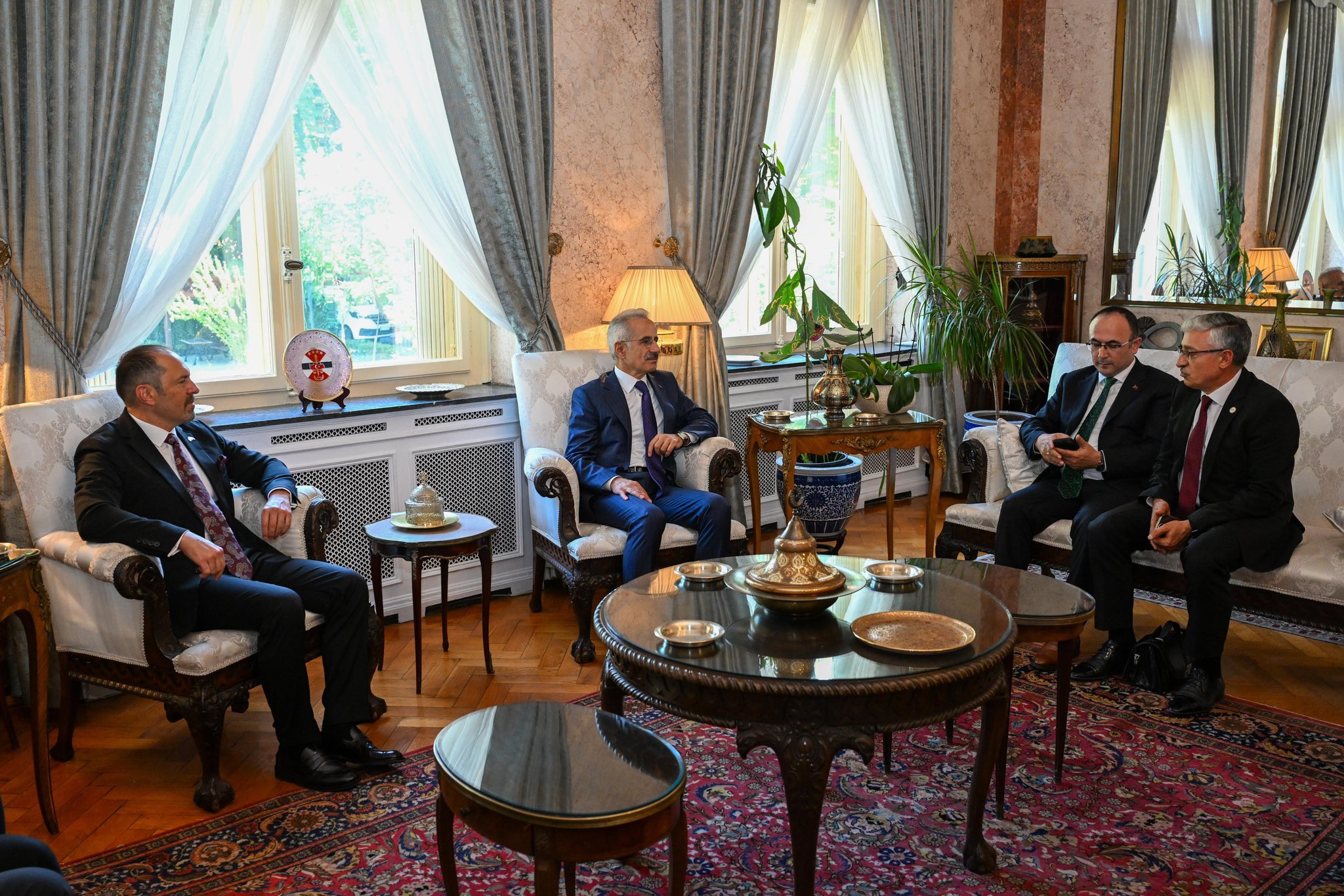 Ulaştırma ve Altyapı Bakanı Abdulkadir Uraloğlu, Bükreş’te Büyükelçi Özgür Kıvanç Altan ile Görüştü