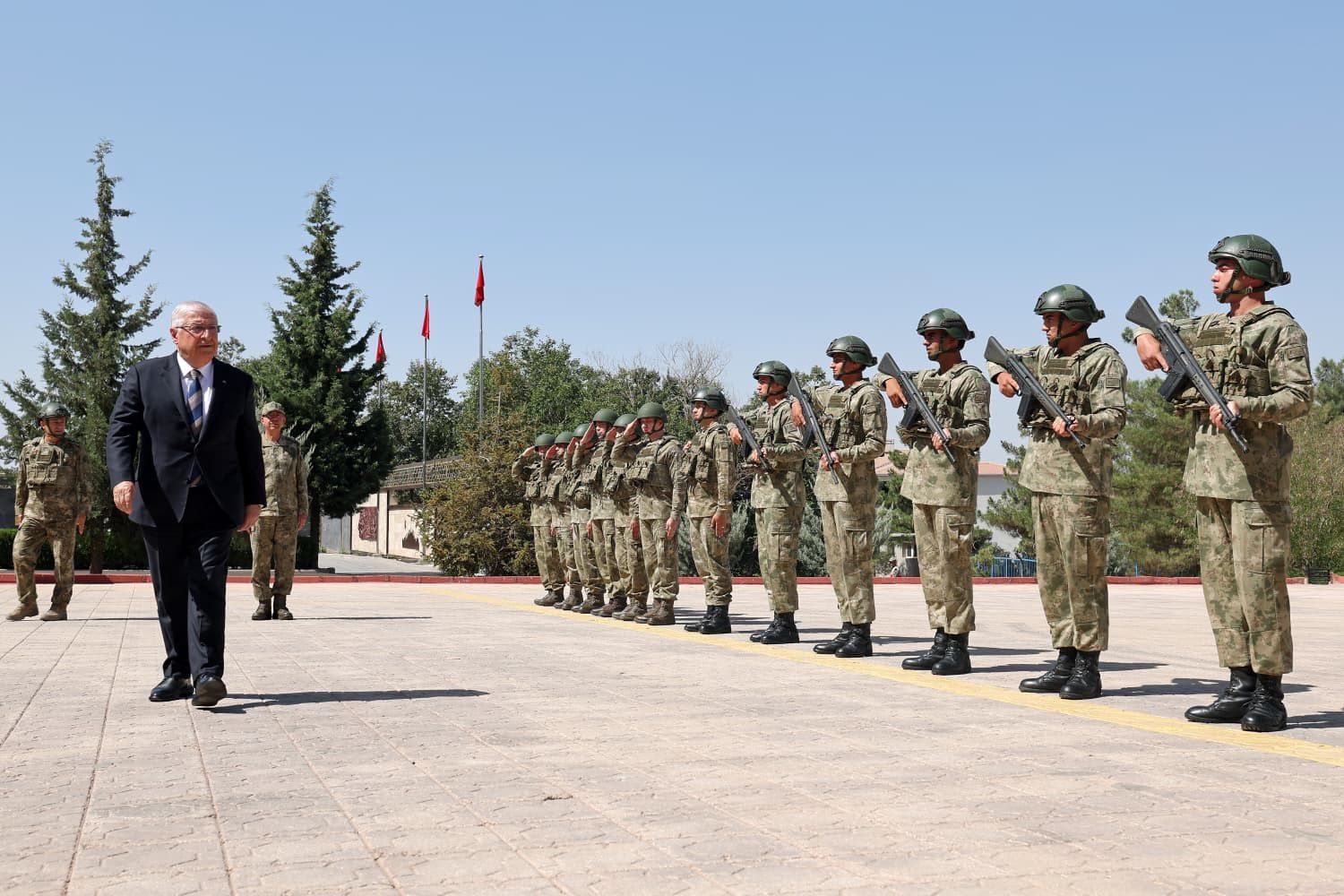 Milli Savunma Bakanı Yaşar Güler Şırnak’ta İncelemelerde Bulundu