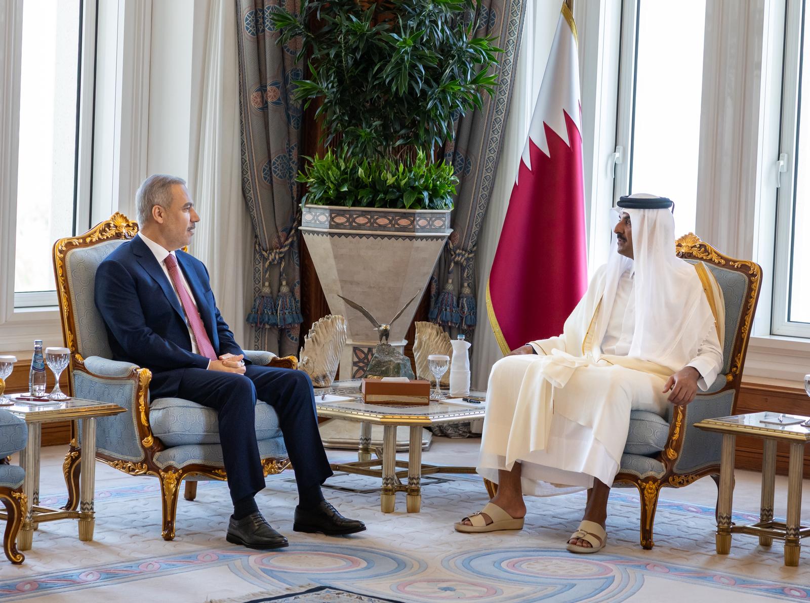 Dışişleri Bakanı Hakan Fidan, Katar Emiri Şeyh Tamim bin Hamad Al Thani ile Görüştü