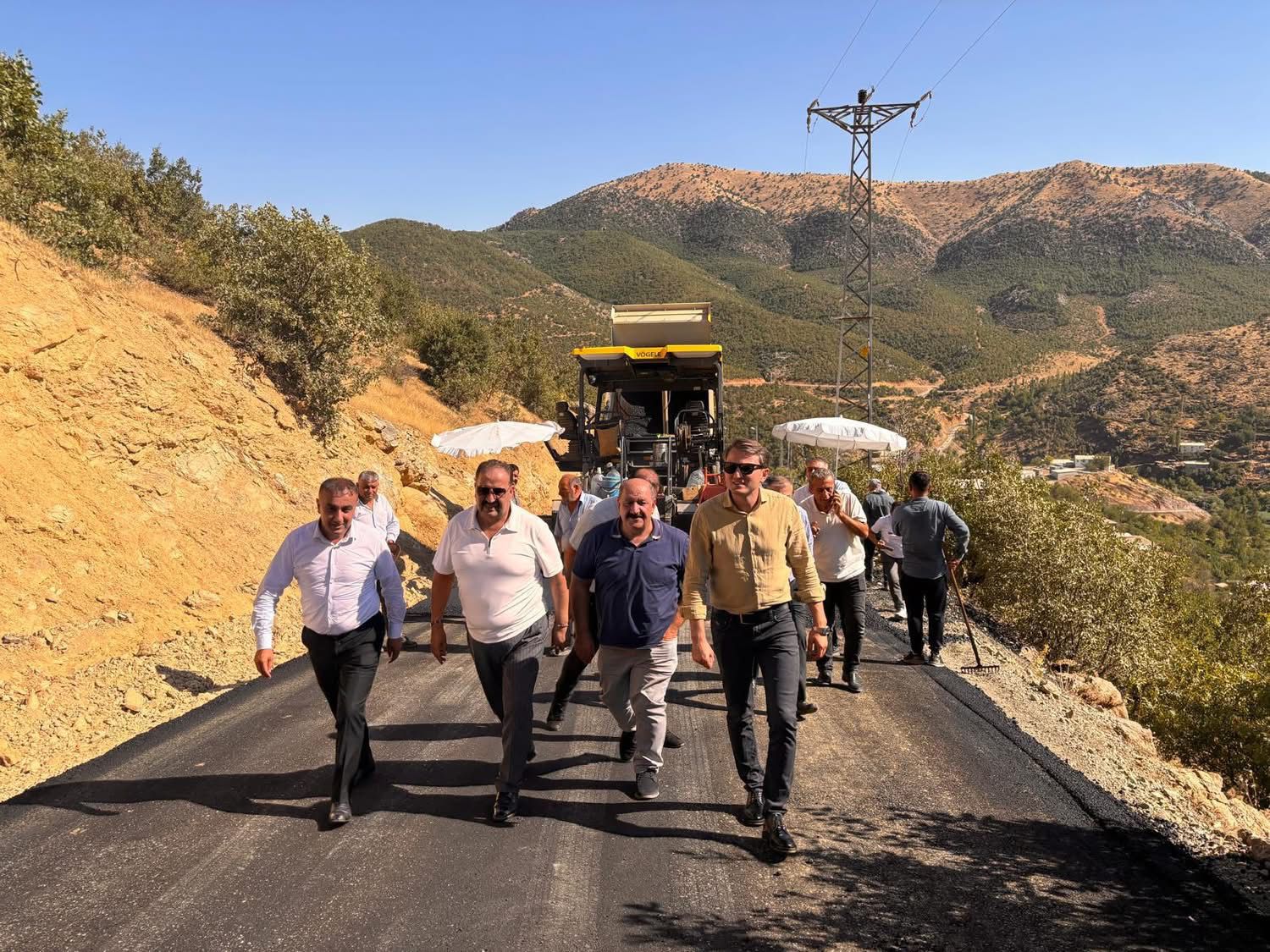 Baykan’da Kırsala Büyük Dokunuş: Devletin Başarılı Kaymakamı Yol Yapımı Kontrolü ve Hizmet Denetimi