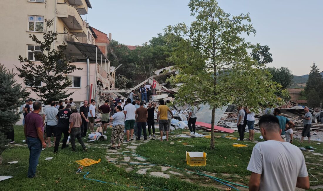 Balıkesir’deki Depremde Yıkılan Binanın Müteahhidi ve Yapı Sahibi Adliyeye Sevk Edildi Balıkesir’in Sındırgı ilçesi 10