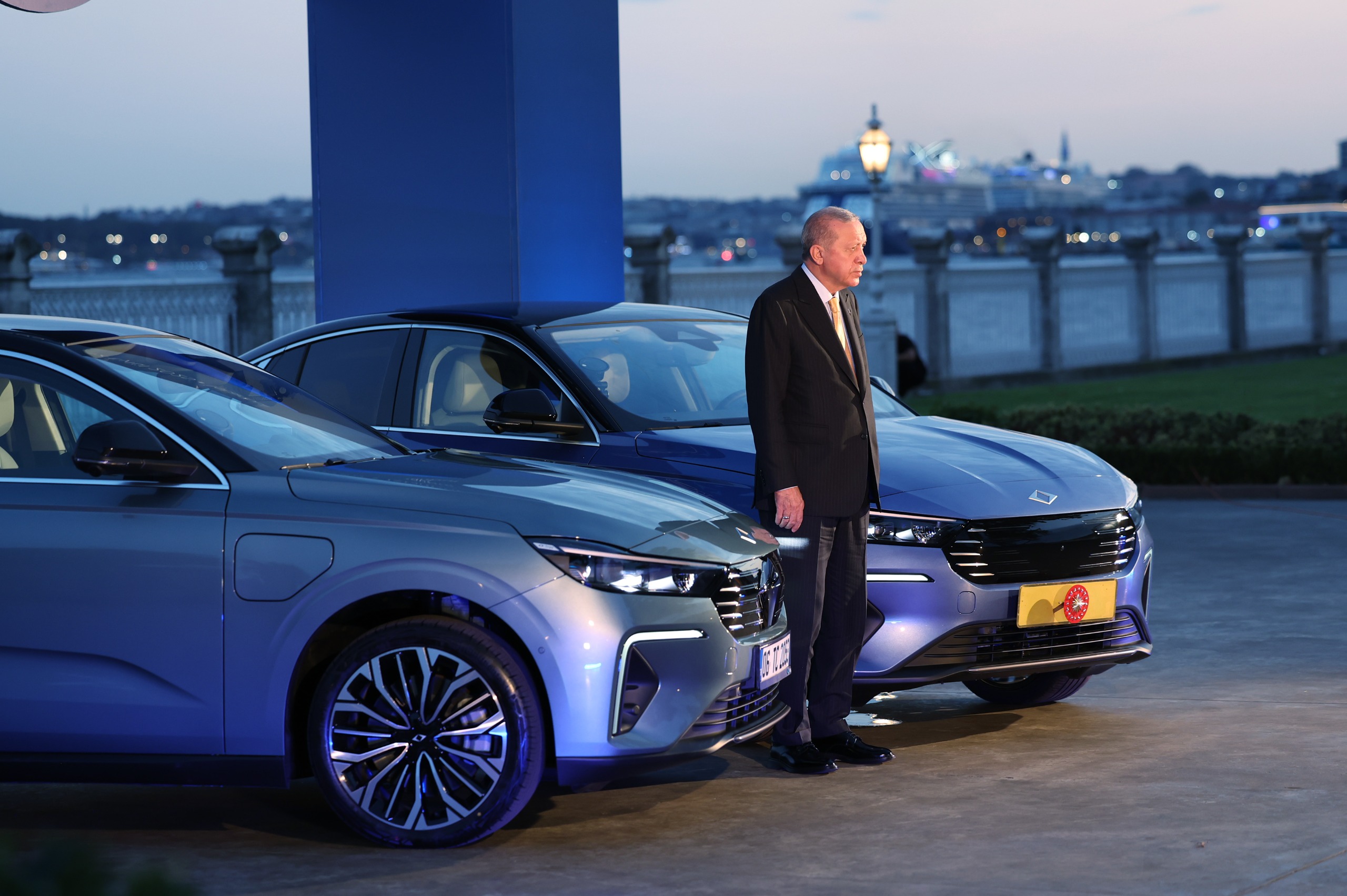 TOGG’un Yeni Modeli T10F, Cumhurbaşkanı Erdoğan’a Teslim Edildi