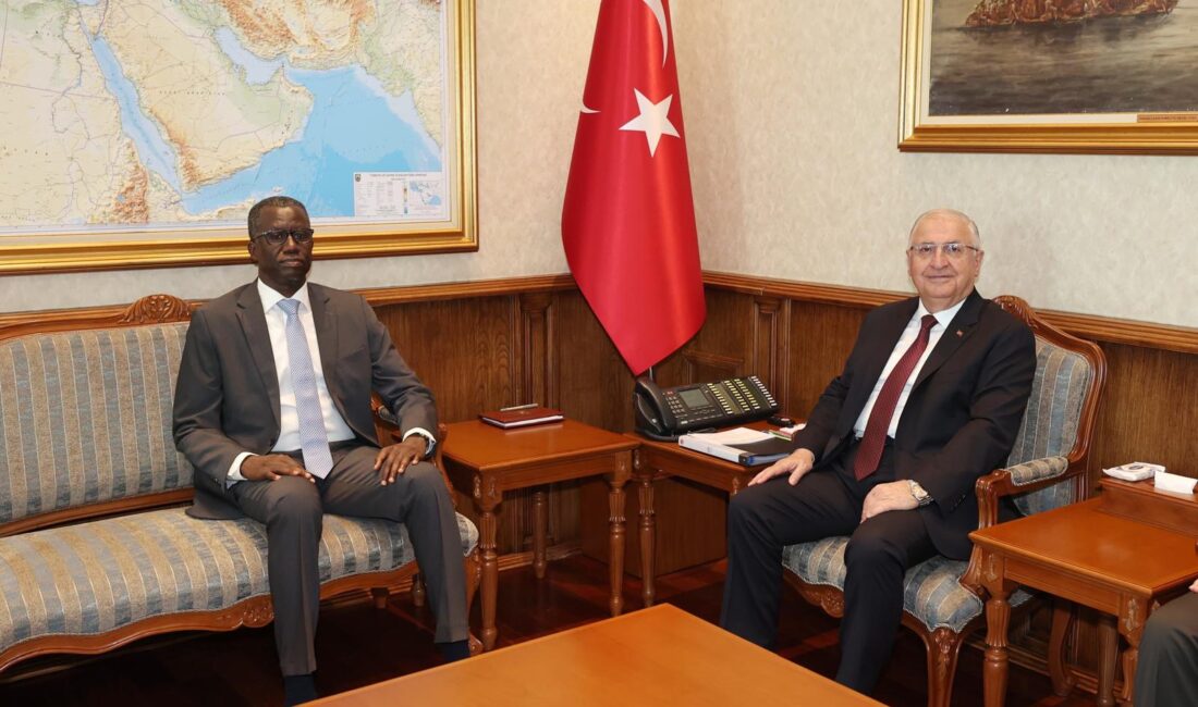 Milli Savunma Bakanı Yaşar