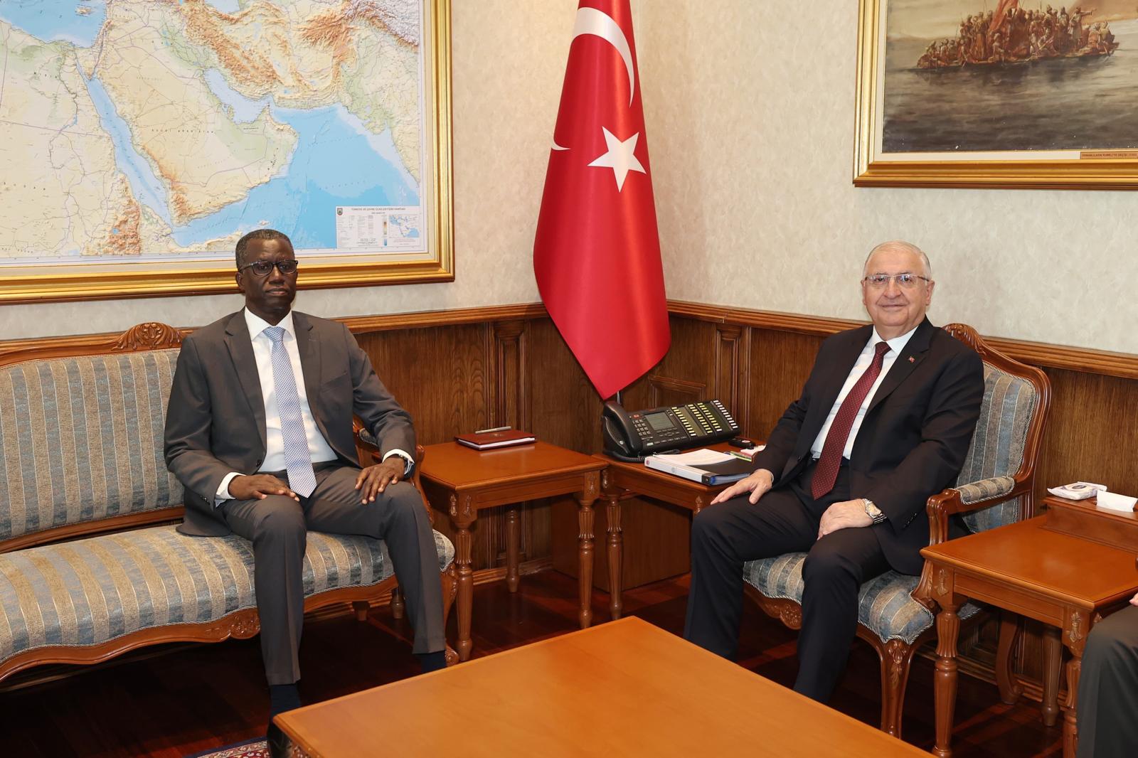 Milli Savunma Bakanı Güler, Nijer Savunma Bakanı Mody İle Görüştü