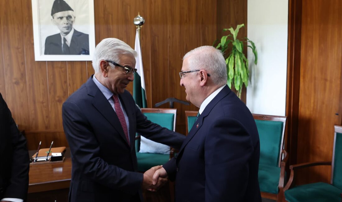 Milli Savunma Bakanı Yaşar