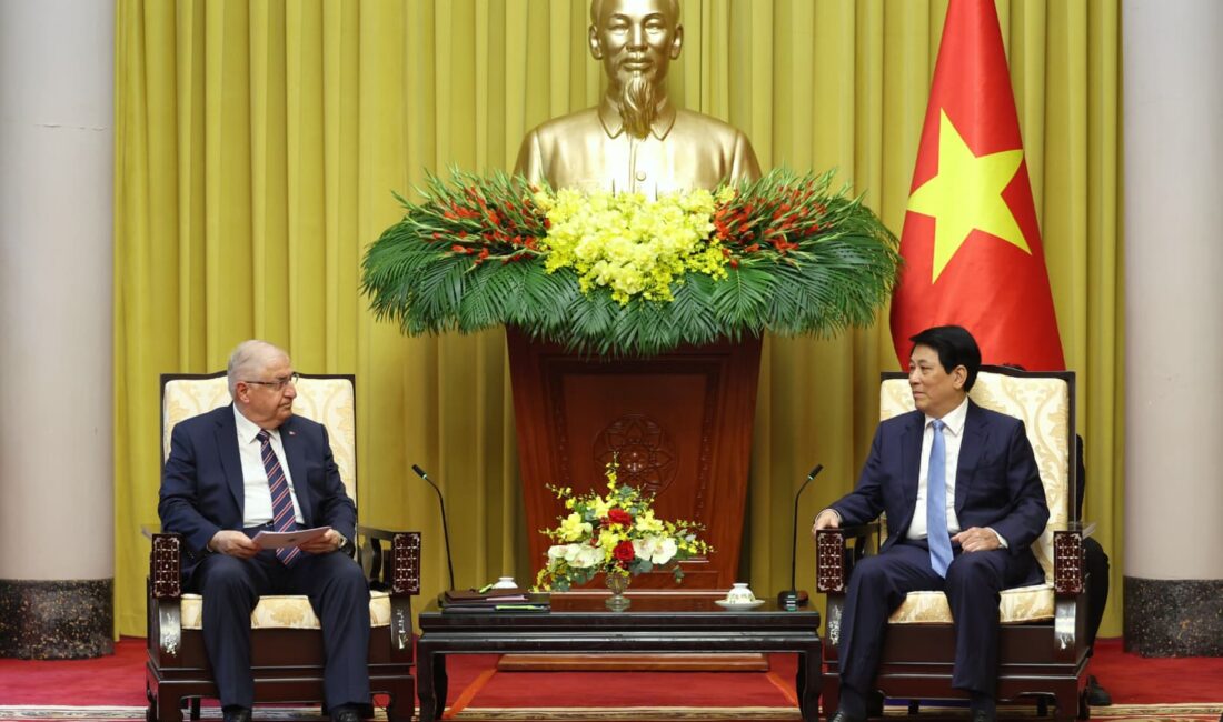 Milli Savunma Bakanı Yaşar