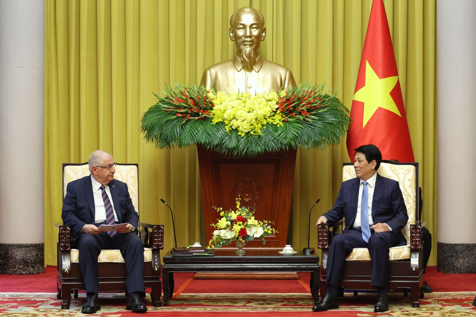 Milli Savunma Bakanı Yaşar Güler, Vietnam Cumhurbaşkanı Luong Cuong ile Görüştü