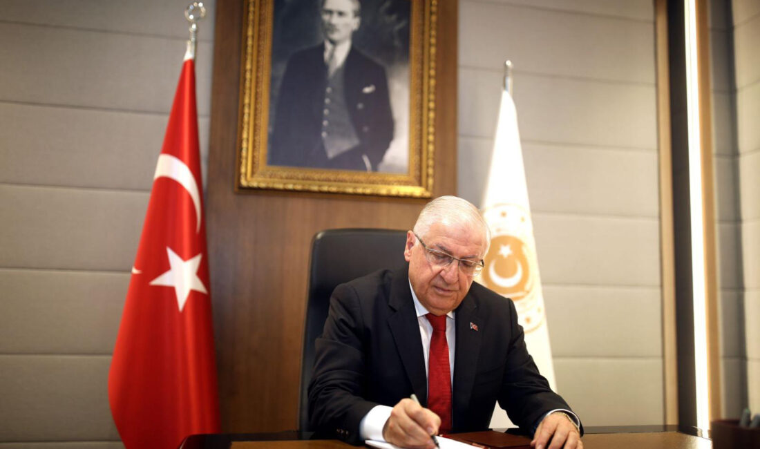 Milli Savunma Bakanı Yaşar