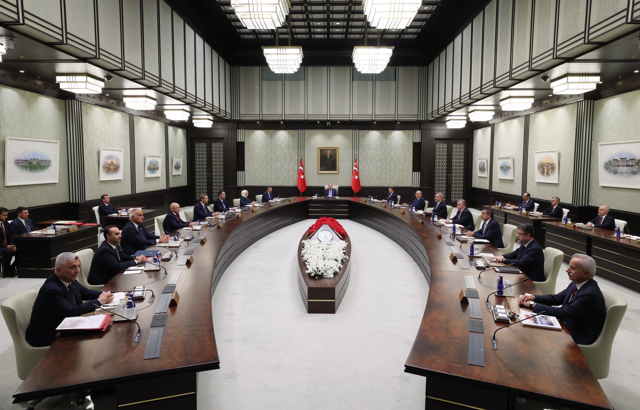 Cumhurbaşkanlığı Kabinesi Beştepe’de Toplandı: Terörle Mücadele ve Dış Politika Gündemde