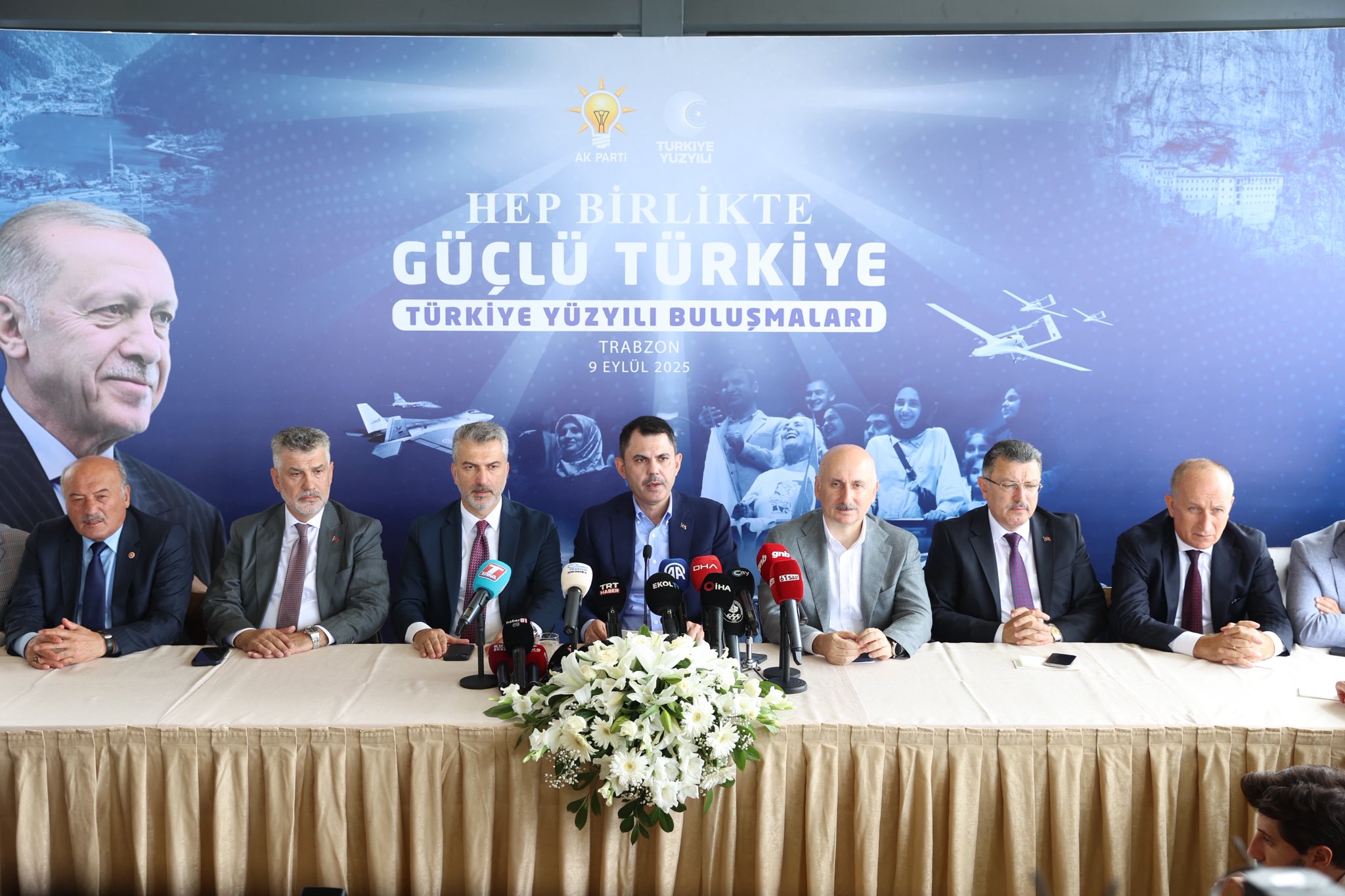 Bakan Kurum, Trabzon’da Türkiye Yüzyılı Buluşmaları’na Katıldı