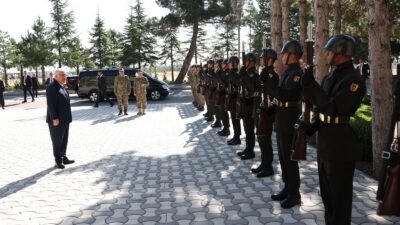 Milli Savunma Bakanı Yaşar Güler,