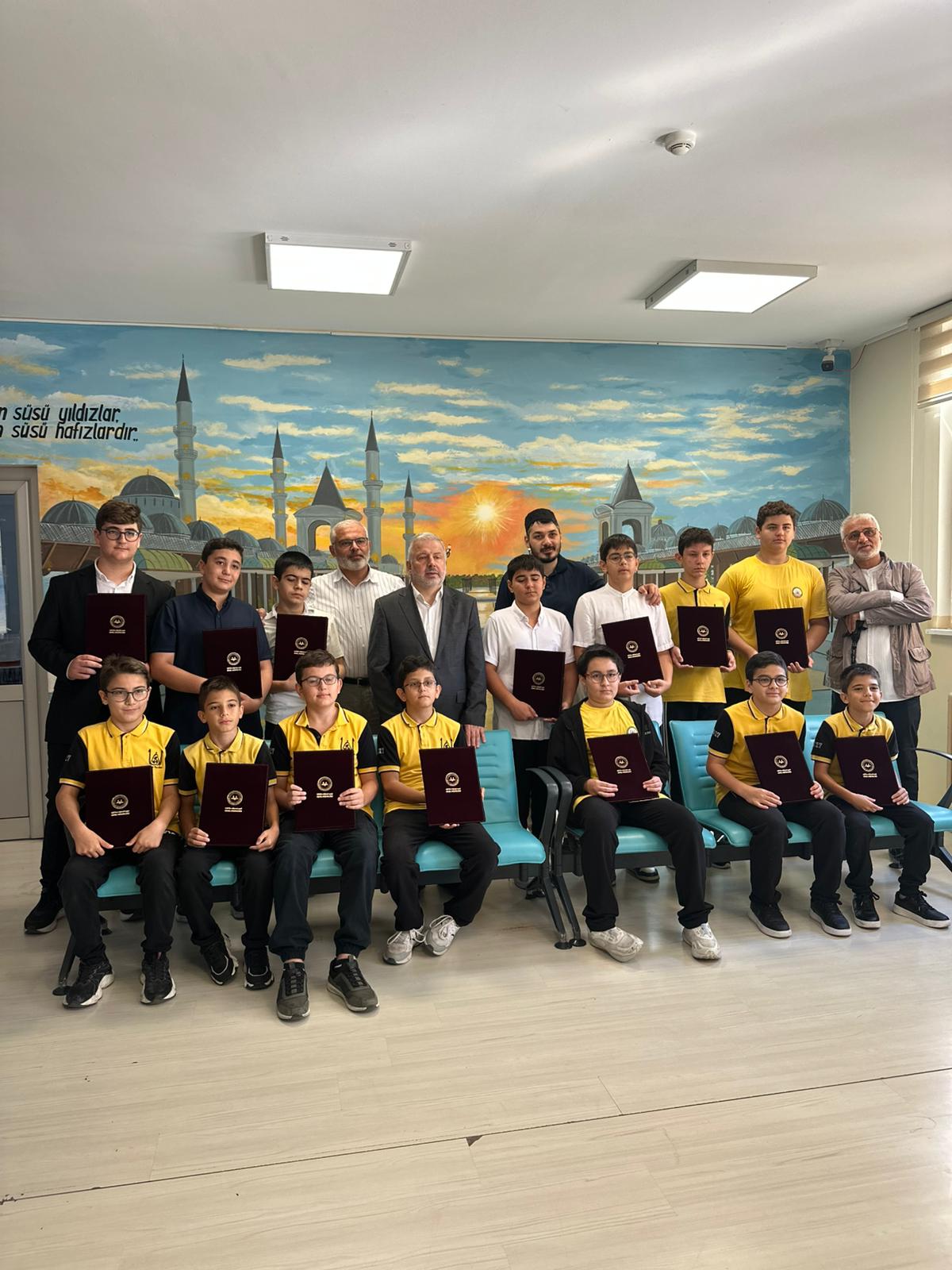 Yalova Hafız İmam Hatip Ortaokulu’nda 22 Öğrenci Hafızlık İcazetnamesi Aldı
