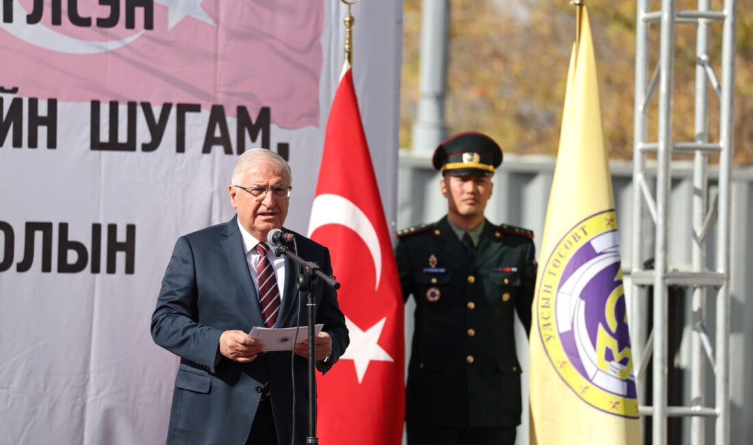 Milli Savunma Bakanı Yaşar