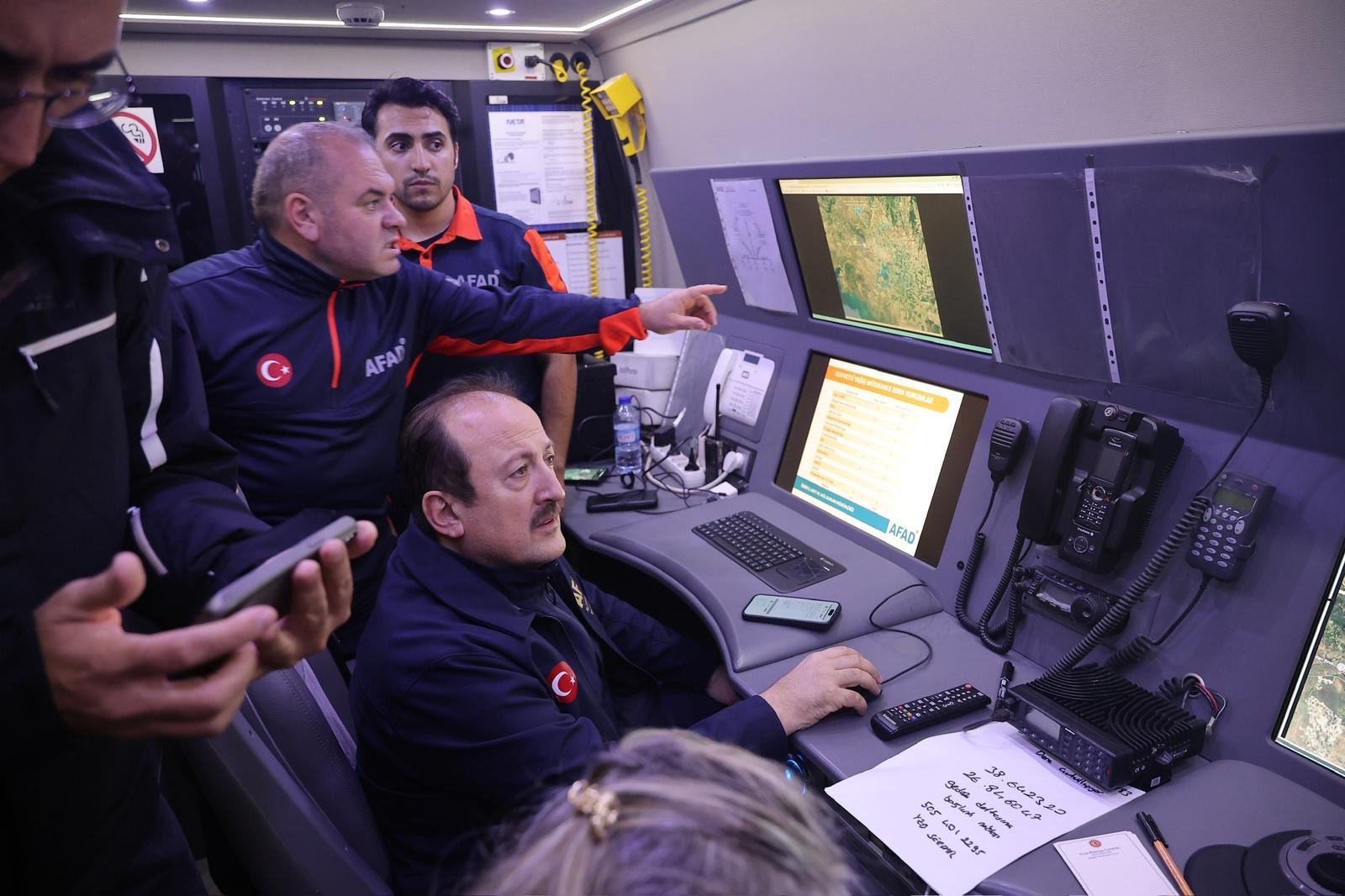 AFAD Başkanı Pehlivan, Selden Etkilenen İzmir’de İncelemelerde Bulundu
