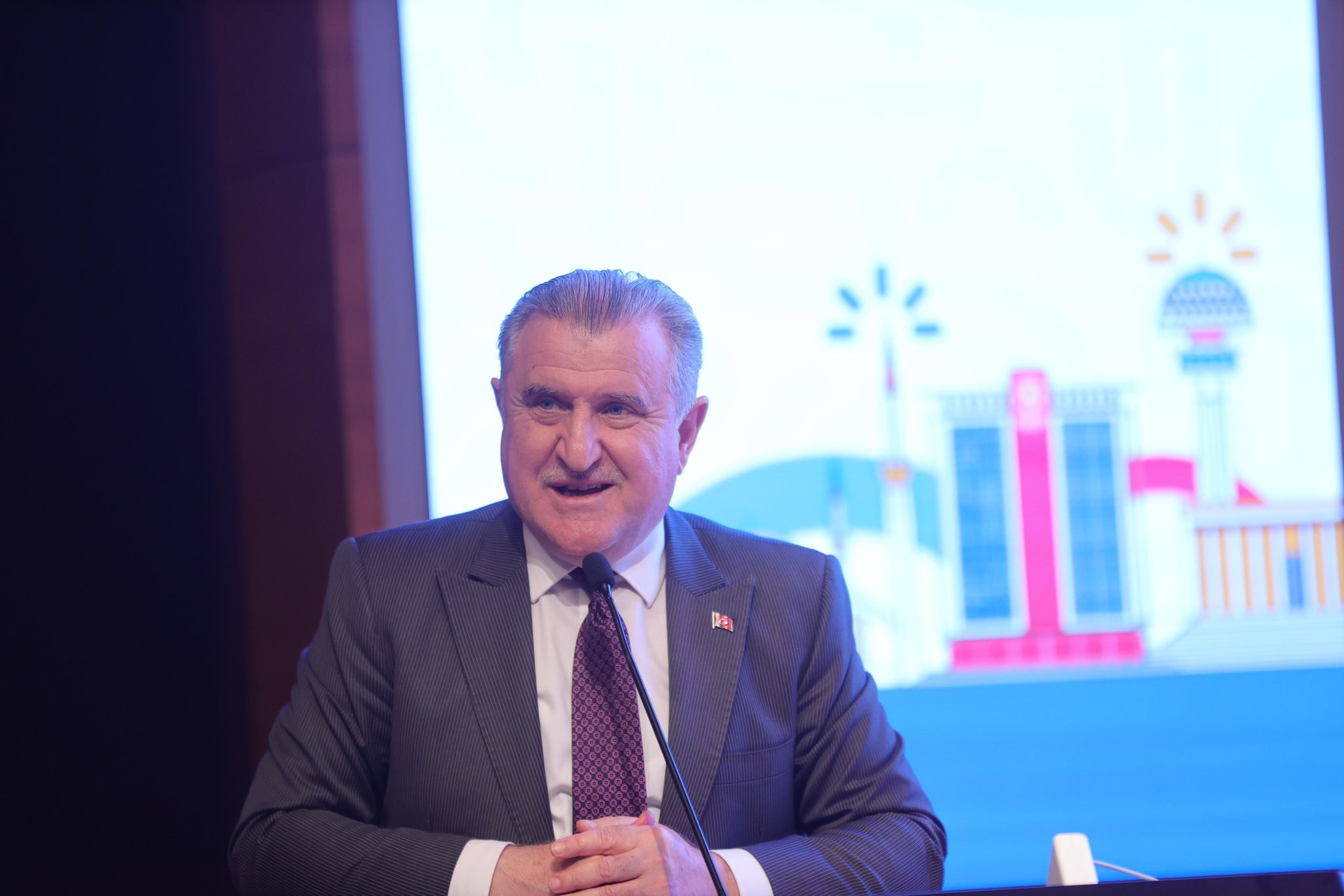 Gençlik ve Spor Bakanı Osman Aşkın Bak, TEKNOFEST Gençleriyle Bir Araya Geldi