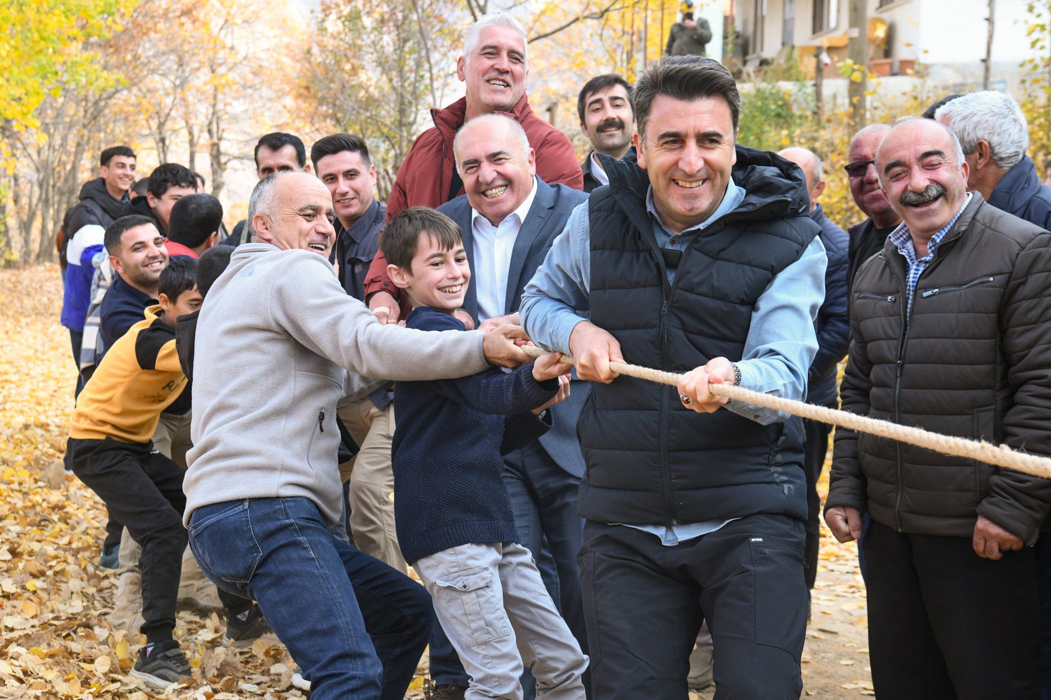 Tunceli’de Doğa ve Eğitim İç İçe: Salördek’te Fidanlar Toprakla Buluştu