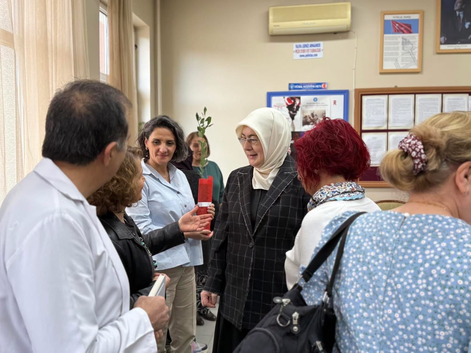 AK Parti Teşkilatı Öğretmenler Günü’nde Sahadaydı: Yalova’da Anlamlı Buluşmalar