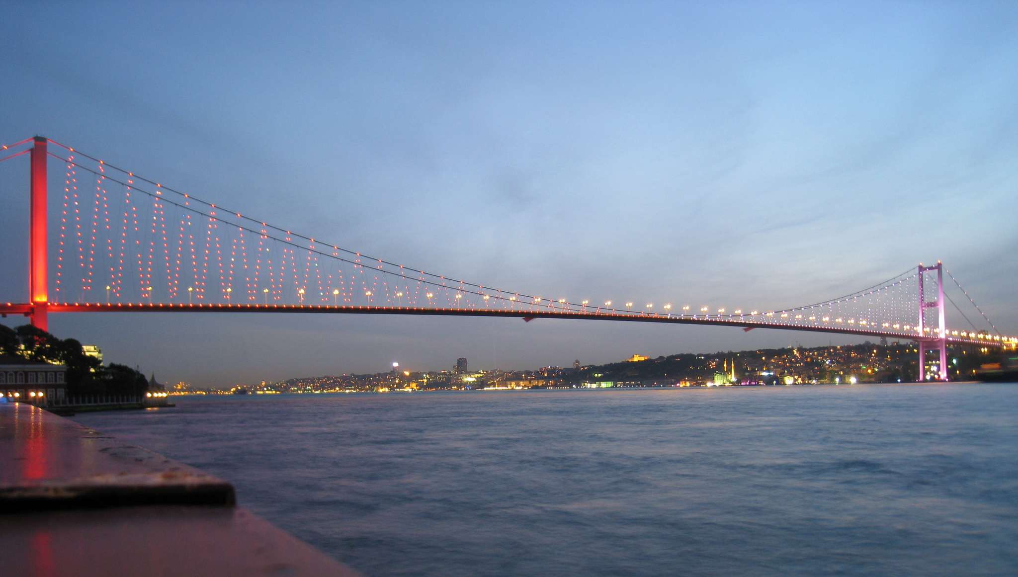 İstanbul Boğazı’nda Gemi Trafiği Sis Nedeniyle Geçici Olarak Durduruldu