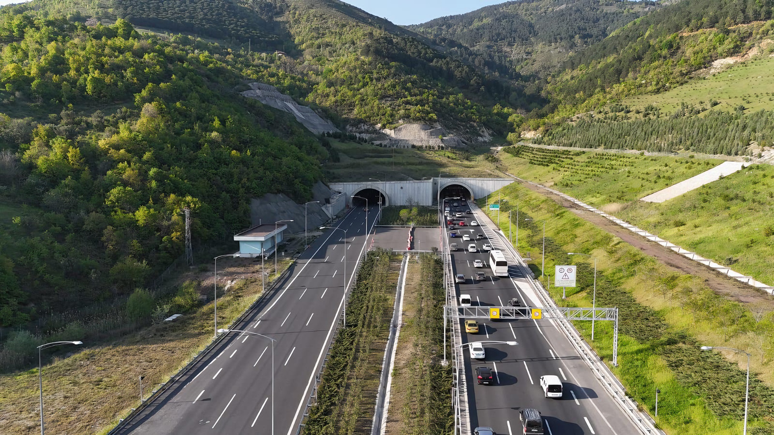 2025 Yılında Otoyol ve Köprülerden 1,1 Milyar Araç Geçti
