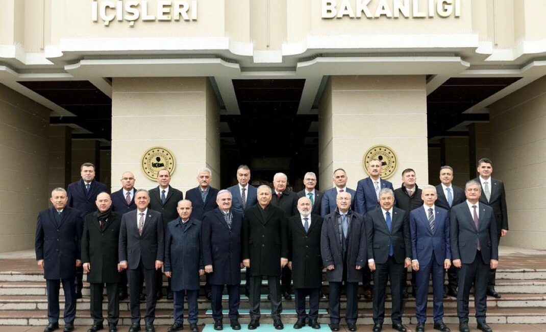 İçişleri Bakanı Ali Yerlikaya Valilerle Bir Araya Geldi İçişleri Bakanı Ali