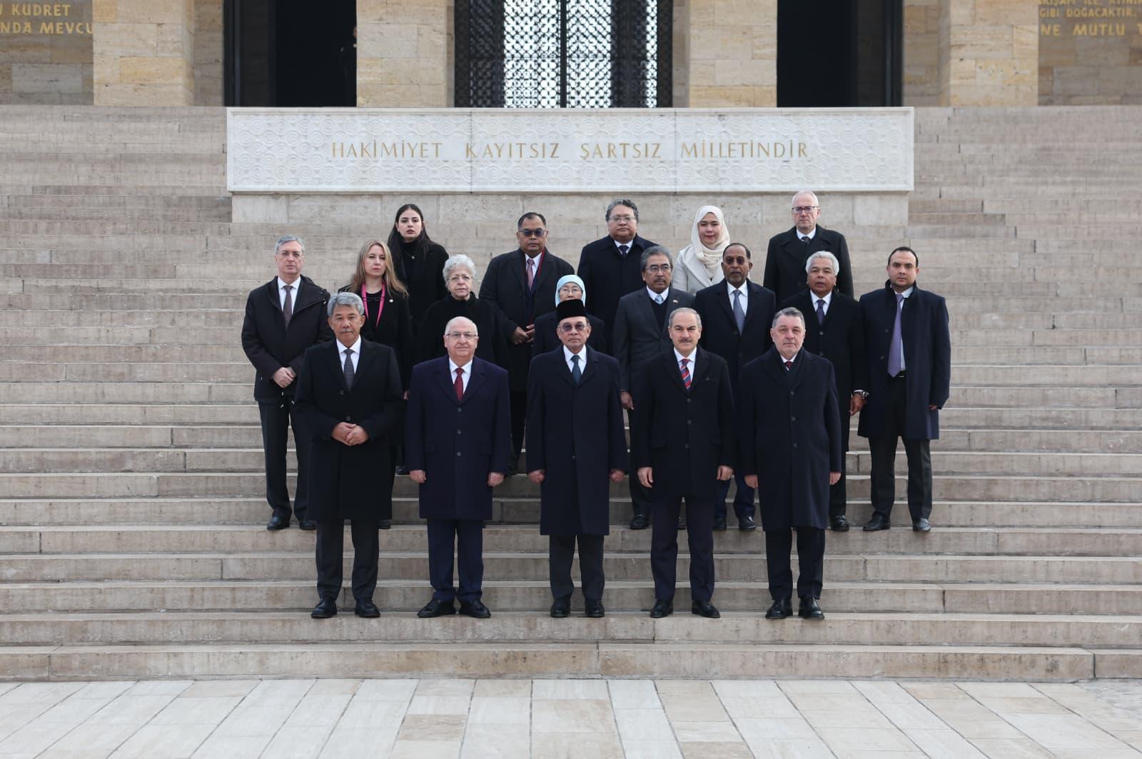 Malezya Başbakanı Enver İbrahim Anıtkabir’i Ziyaret Etti