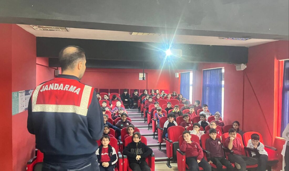 Yalova’da Öğrencilere Yönelik Kapsamlı Siber Eğitim Jandarma Ekiplerinden Ortaokul Öğrencilerine