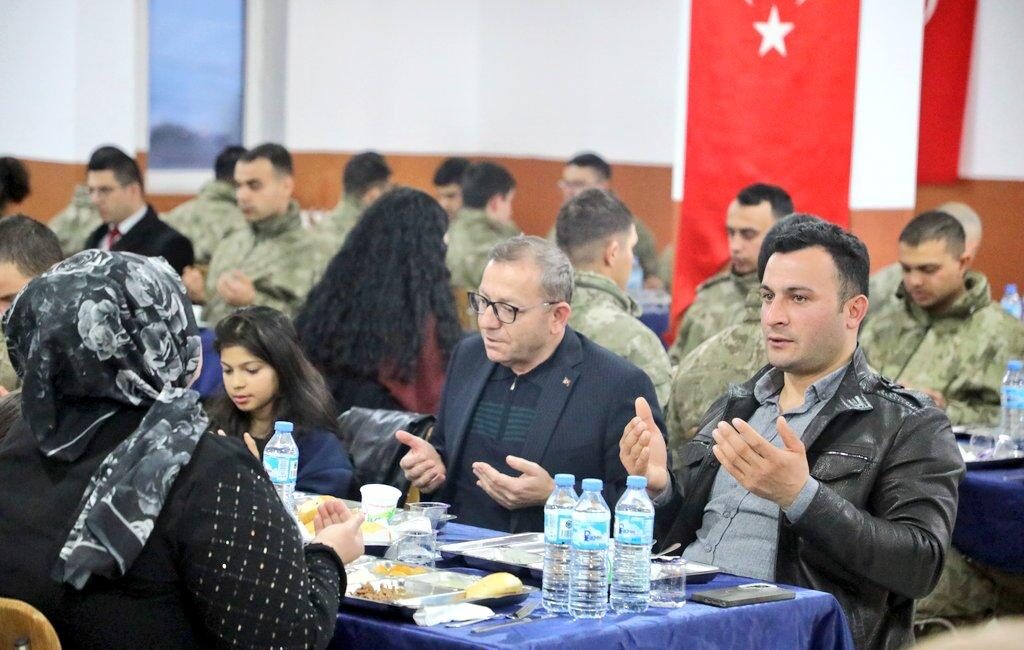 Kars Valisi Ziya Polat, Mareşal Fevzi Çakmak Kışlası’nda Anlamlı İftar Buluşmasına katıldı Kars Valisi Ziya Polat,