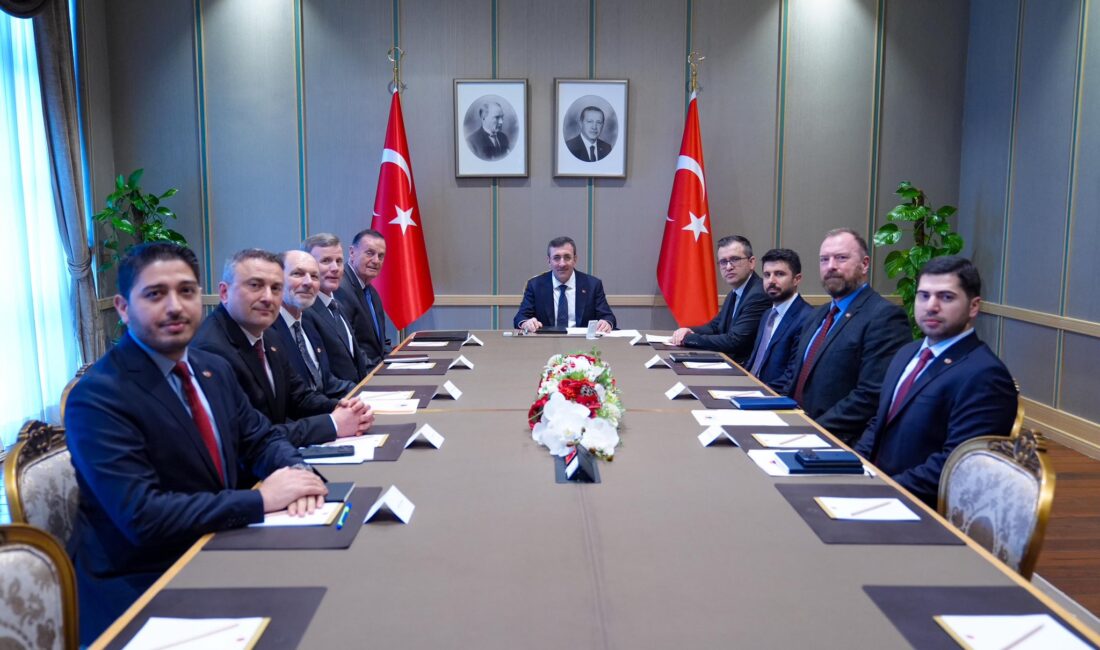 Cumhurbaşkanı Yardımcısı Yılmaz, ATBR Heyetini Kabul Etti: Hedef 100 Milyar Dolarlık Ticaret Cumhurbaşkanı Yardımcısı Cevdet Yılmaz,