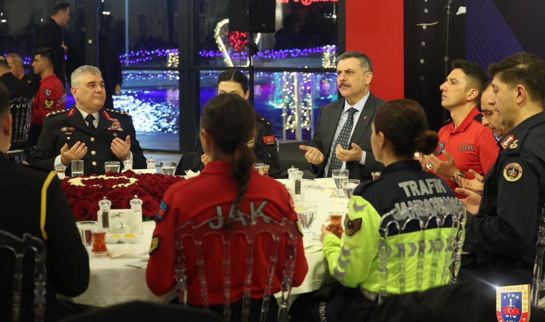 İçişleri Bakanı Çiftçi ve Jandarma Genel Komutanı Çardakcı İftar Programında Personelle Buluştu İçişleri Bakanı Mustafa Çiftçi