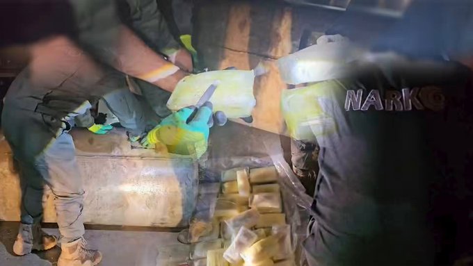 Şırnak’ta Uyuşturucu Operasyonu: 142 Kilogram Metamfetamin Ele Geçirildi Şırnak’ta emniyet güçleri tarafından