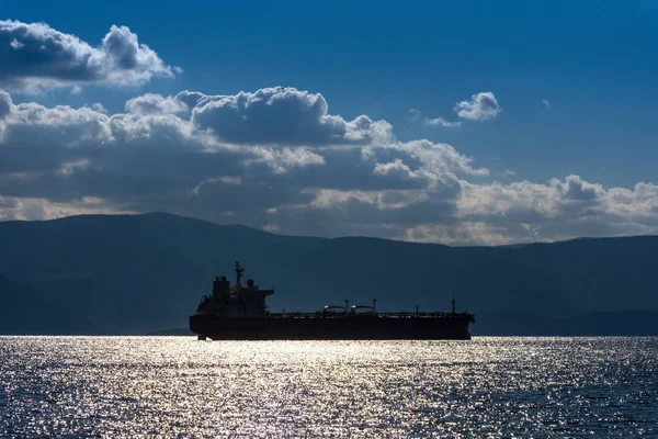 Karadeniz’de Fırtına Alarmı: Yük Gemileri Sinop’un Doğal Limanına Sığındı SİNOP / TEKHA Karadeniz’de